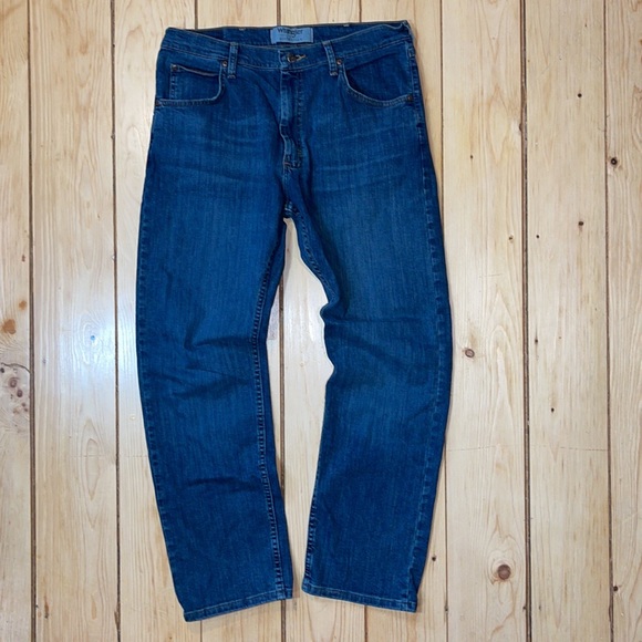 Wrangler Jeans, hardly worn! - Picture 3 of 6